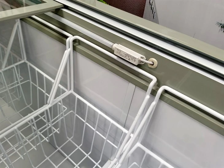 Curved Glass Ice Chest